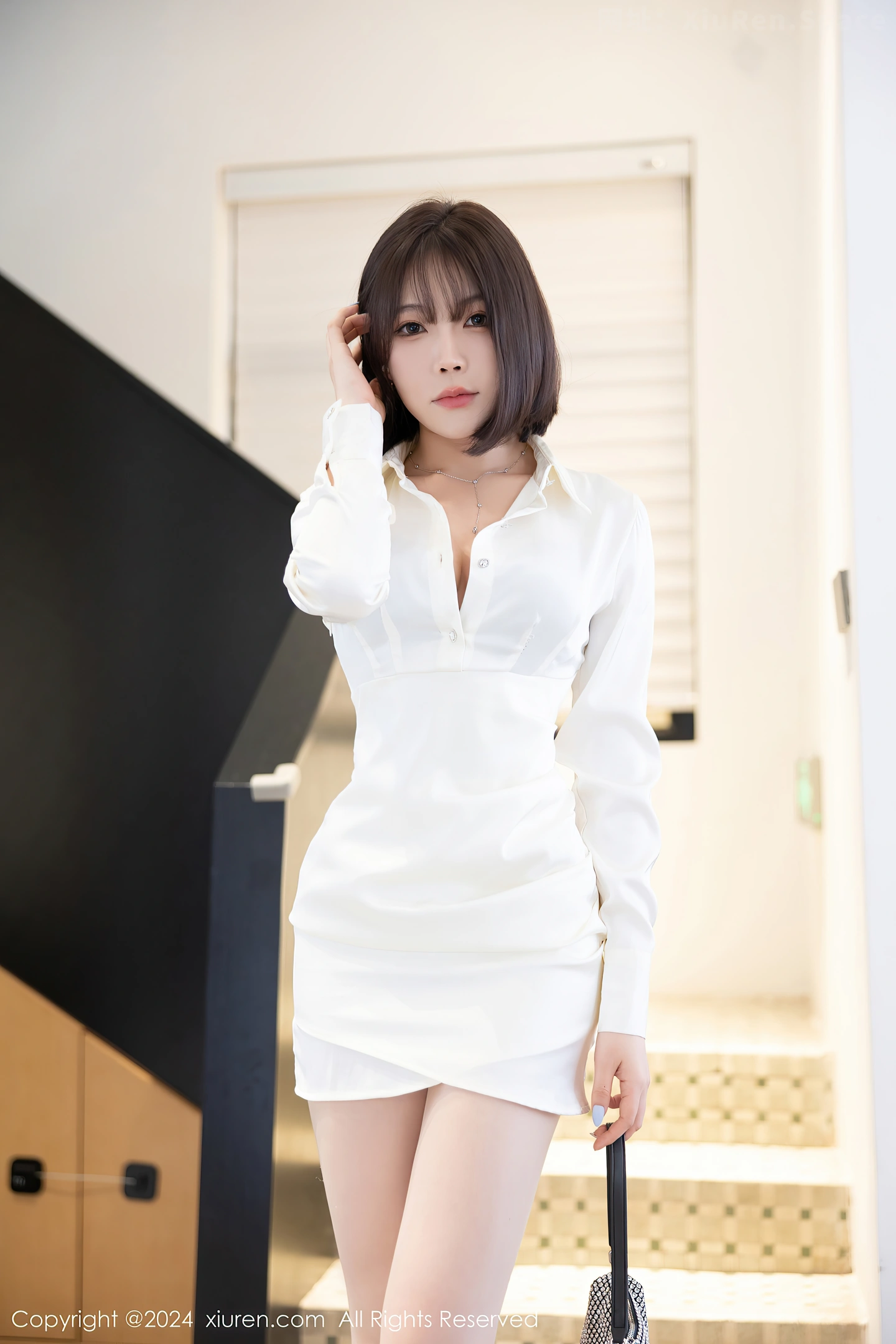 图片[4]-[XiuRen秀人网]VOL.8963 女神徐莉芝Booty性感白色服饰露蓝色内衣配白丝袜迷人诱惑写真87P-秀人网官方网站